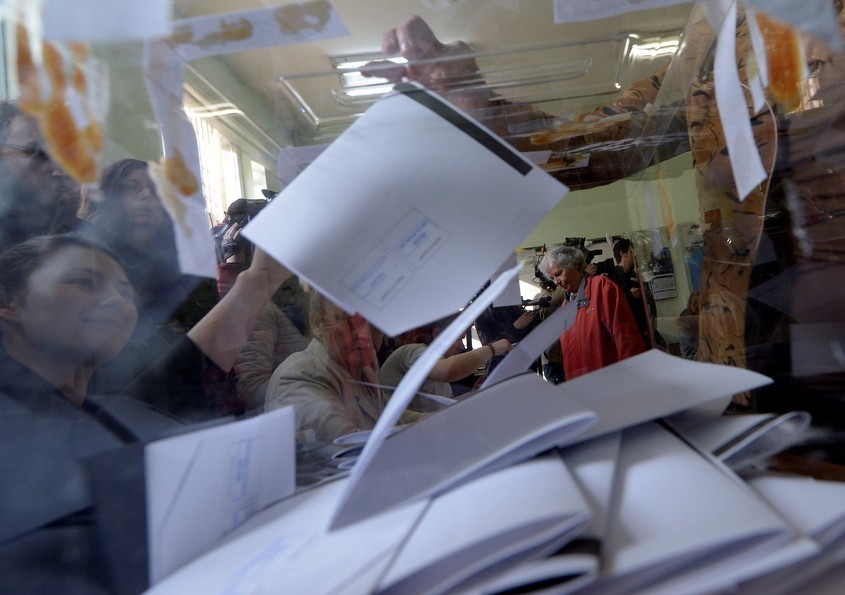 "Хартиената коалиция" победи в правната комисия и одобри връщането на хартиения вот