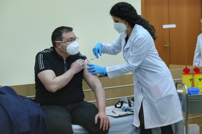 Ангелов: България не се ръководи от политически интереси при поръчките на ваксини