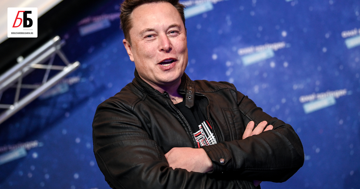 Най-богатият човек в света Илон Мъск е уведомил Twitter, че