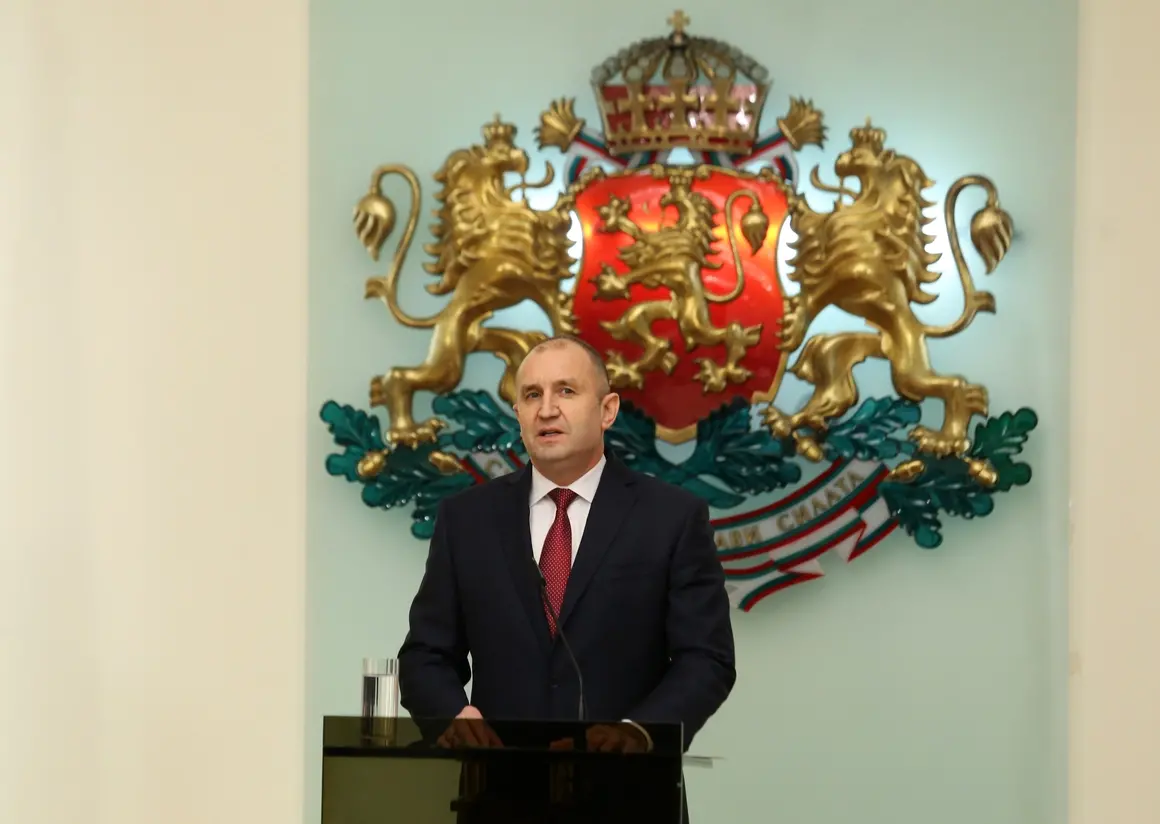 Надглавният прокурор застрашава главния, смята Румен Радев