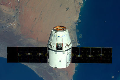 SpaceX са готови с първата мисия само за космически туристи и без нито един астронавт