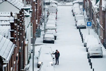 Снежна буря в Нидерландия: В Амстердам карат ски по улиците