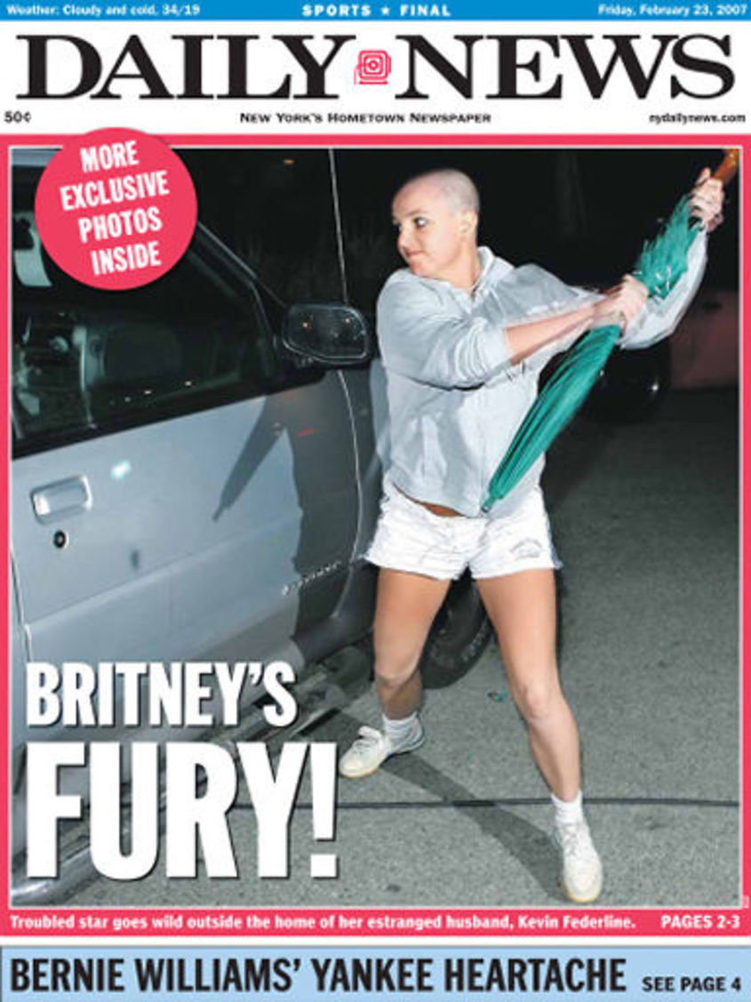 Бритни Спиърс с гола глава Daily News 