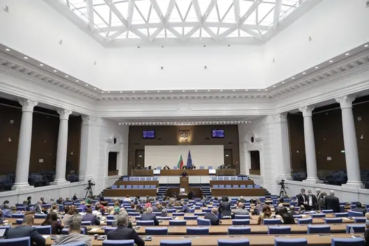 "Алфа Рисърч" и "Галъп": БСП изпуска дистанцията зад ГЕРБ, 5 + 2 партии в новия парламент