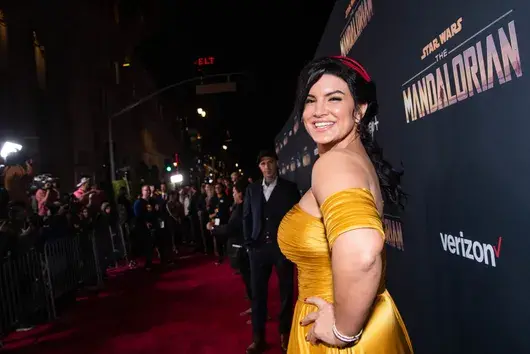 Прокудената от Disney Джина Карано: Бивша MMA-звезда и посланик на конспирацията QAnon