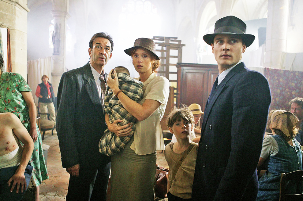 <p><strong>A French Village // Un Village Francais (2009-2017) - 7 сезона, Amazon Prime </strong></p>
<p>Юни 1940 г. - един от най-тежките моменти в съвременната френска история. Германските войски окупират Париж и поставят държавата под контрол. Сериалът показва какво се случва с живота на обикновените френски семейства през героите от село до границата с Швейцария. Чуждото военно присъствие постепенно обхваща всички аспекти на съществуването им. Мнозина от местните жители са убити или ранени при инвазията, а оцелелите се опитват да се възстановят от катастрофата и да се справят в новия режим. </p>
<hr>
<p><em>Този текст е част от newsletter-а на "Булевард България". Ако искате да получавате избрани от екипа ни статии веднъж седмично, <a href="https://boulevardbulgaria.bg/subscribers/new" target="_self">абонирайте се тук</a>.</em></p>
