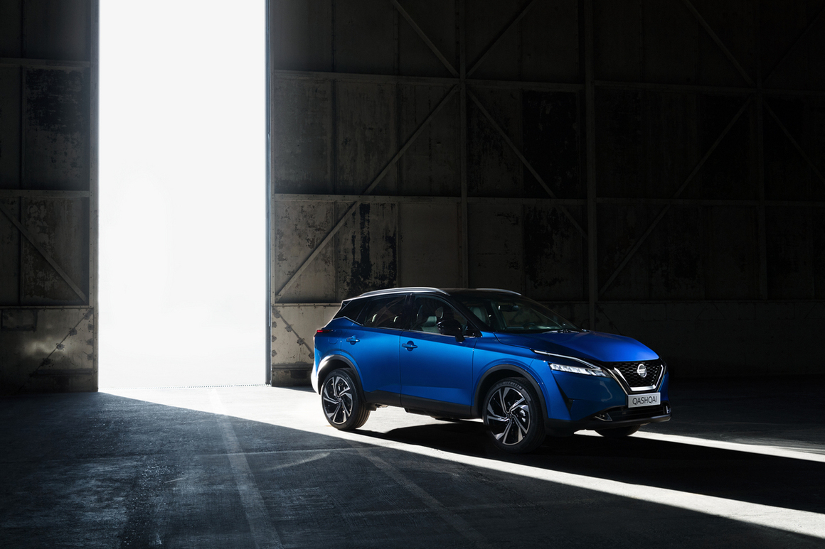<p>От Nissan казват, че клиентите им оценяват високо възможностите за персонализация, затова новият Qashqai ще бъде наличен в 11 цвята за каросерията с пет двутонални комбинации, създавайки по този начин 16 опции за избор.<br>
</p>