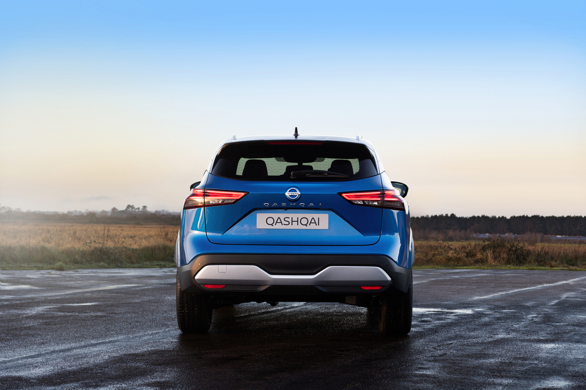 <p>Като част от целта на Nissan да постигне 50% продажби на електрифицирани превозни средства в Европа до 2024 г., Qashqai ще бъде наличен не само с 1,3-литров бензинов двигател DiG-T, оборудван с технологията мек хибрид, но и с иновативния и удостоен с награди силов агрегат на Nissan e‑POWER. </p>
<p>Системата e-POWER се състои от батерия с висока мощност и силов агрегат, интегриран с водещ в класа бензинов двигател и електрически мотор Това е уникално решение, което съчетава гладко линейно ускорение, характерно за електрически автомобил, но без необходимостта от зареждане.</p>
<p>Системата е-Power е интегрирана в Note – най-продавания автомобил в Япония през последните години – и включва 1,2-литров бензинов двигател, зареждащ батерията, и крайна изходна мощност от 106 к.с. За Европа обаче тя е обновена до 1,5-литров бензинов двигател с крайна изходна мощност от 140 kW (188 к.с.).</p>
<p>Уникална характеристика на e-Power е , че бензиновият двигател се използва само за генериране на електричество, докато колелата се задвижват изцяло от електрическия мотор. Това означава, че двигателят може винаги да работи в оптималния си диапазон на оборотите, което води до изключителна икономия на гориво и по-ниски CO 2 емисии в сравнение с традиционния двигател с вътрешно горене.</p>