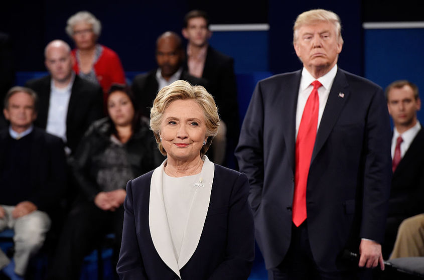 Хилари Клинтън пише политически трилър с намек за администрацията на Тръмп