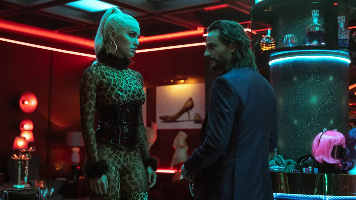 <p><strong>Sky Rojo </strong></p>
<p>Най-новият сериал от създателя на Money Heist Алекс Пина тръгва по Netflix на 19 март и разказва историята на три проституиращи момичета, опитващи се да избягат от своя сутеньор Ромео. Описват Sky Rojo като сериал с "черен хумор, здрава доза екшън и чист адреналин". </p>