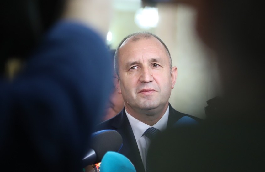 Румен Радев: Поздравявам хората, които укрепват българския дух и разпръсват тъмата на подмяната
