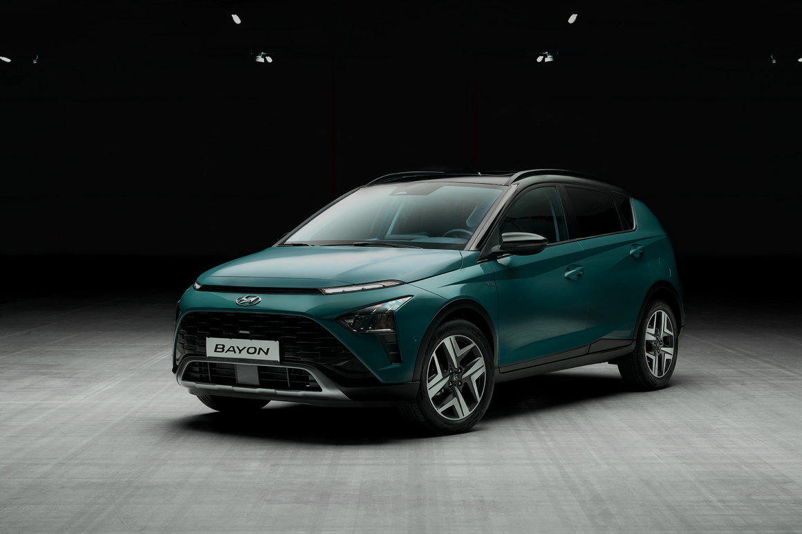 <p>Hyundai разшири SUV гамата си с новия модел BAYON. Макар да е най-малкият член в това семейство, той е стилен, елегантен и компактен. Създаден е специално за Европа и се отличава с просторен интериор и дълъг списък от интелигентни функции за безопасност и свързаност.</p>
<p>BAYON ще излезе на пазара това лято с цена, започваща от малко над 20 хиляди евро. <br>
</p>