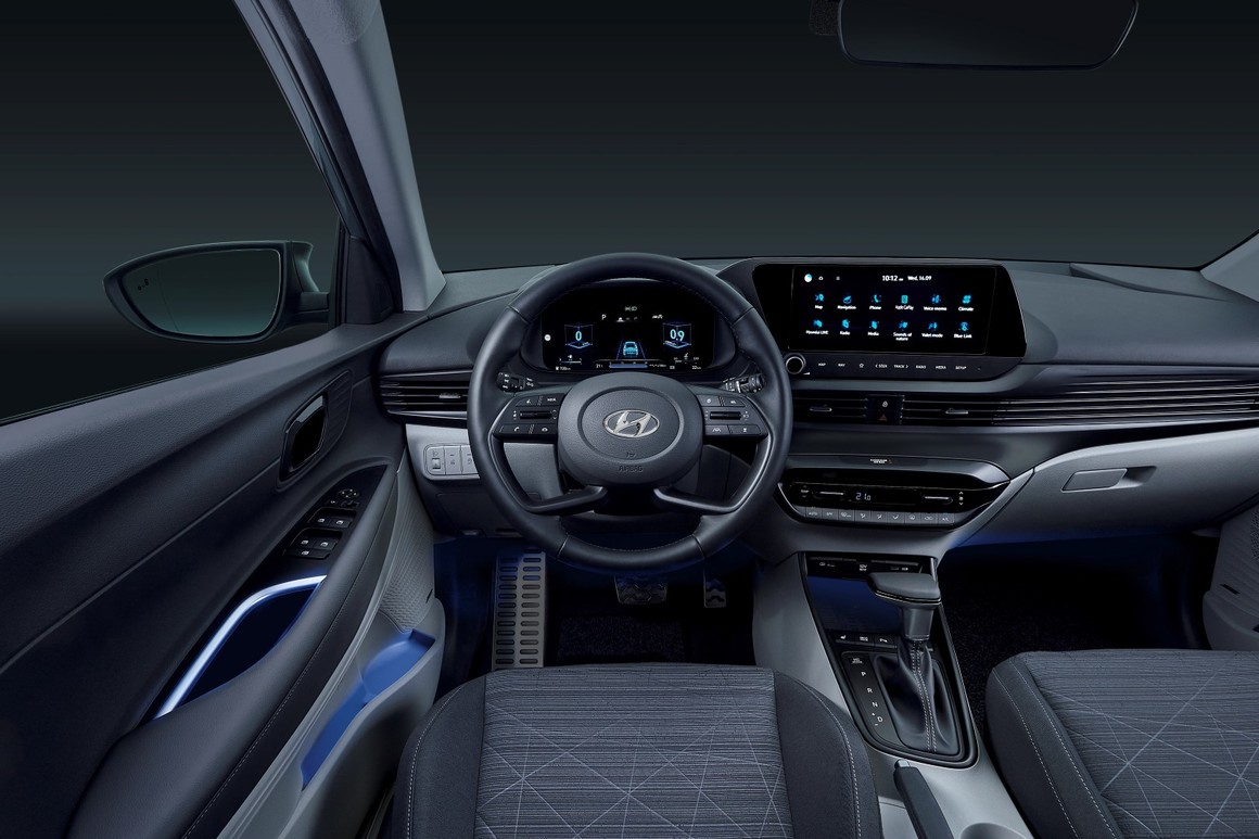<p>BAYON е оборудван с функции за безопасност от пакета Hyundai SmartSense и отговаря на най-високите европейски стандарти. Интелигентният круиз контрол (NSCC) предвижда предстоящите завои и коригира скоростта на автомобила, а системата ISLA предупреждава шофьорите, когато надвишават скоростта.</p>
<p>Lane Follow Assist автоматично настройва кормилното управление, а системата BCA използва радар за наблюдение на пътя около автомобила и сигнализира на водача при наближаващи коли.</p>