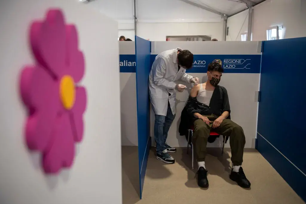 Италия и Румъния промениха позицията си и разрешиха AstraZeneca за най-възрастните