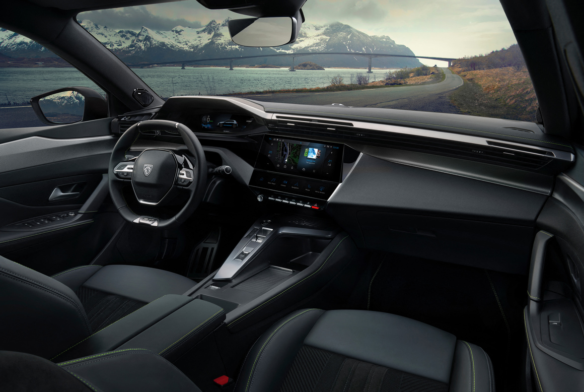 <p>Продажбите на новото Peugeot 308 на европейските пазари във версията хечбек<strong> </strong>ще започнат от втората половина на годината. </p>