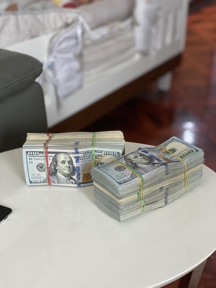 Нов обрат по случая с фалшивите банкноти: Единият обвиняем остава за постоянно в ареста