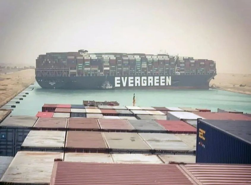 Странният случай с мегакораба Ever Given, който блокира Суецкия канал