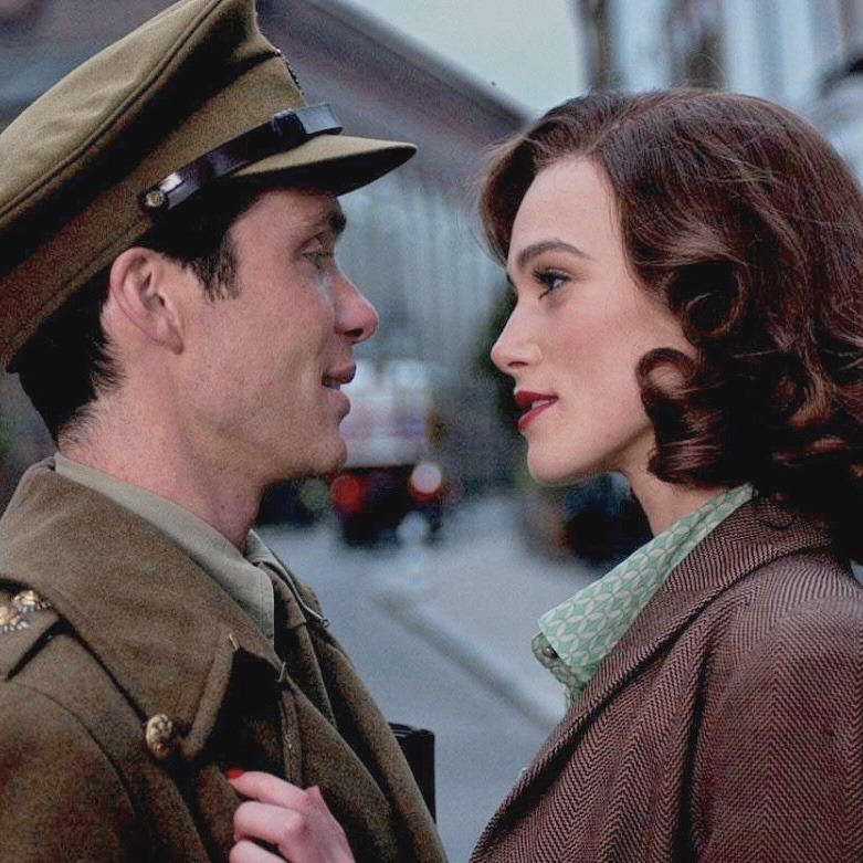 <p><strong>"Любов на ръба" (2008)</strong></p>
<p>Найтли и Сиена Милър са двете любими жени на харизматичен млад поет във филма на Джон Мейбъри, в който участва и Килиън Мърфи.</p>
<p>Сред другите добри филми на Кийра Найтли са „Еверест“, „Никога не ме оставяй“, „Анна Каренина“, продълженията на „Карибски пирати“, и др.</p>