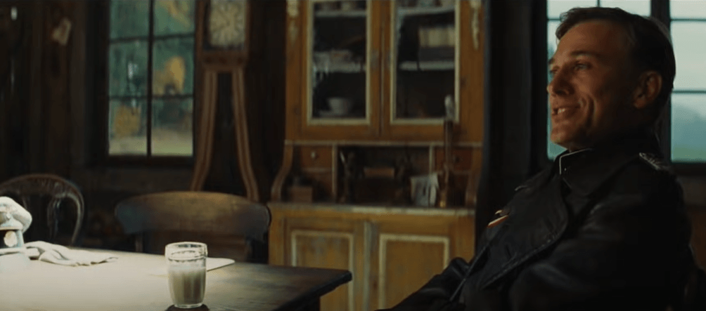 <p><strong>Кристоф Валц в „Гадни копилета“ (2007)</strong></p>
<p>Представянето на Валц в ролята на Ханс Ланда е нещо, което трудно може да бъде забравено. Актьорската му игра, докато отпива от чашата с мляко и хапва щрудел, а после всява страх в сърцата на всички, с които се сблъсква, е на много високо ниво.</p>
<p>Актьорът напълно заслужава първия си „Оскар“ за най-добра поддържаща роля заради маниакалния смях, заплашителното присъствие и всички свои жестове.</p>