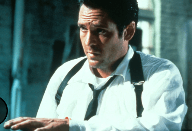 <p><strong>Майкъл Мадсън в „Глутница кучета“ (1992)</strong></p>
<p>Когато един съвсем обикновен обир на бижута се обърка жестоко, оцелелите престъпници започват да се съмняват, че някой от тях е агент на полицията. Това е историята в „Глутница кучета“, в която участват Мадсън (Вик Вега, Mr. Blonde), Тим Рот, Харви Кайтел и самият Тарантино.</p>
<p>Образът на Вега е с толкова широк диапазон, че зрителите го виждат и като корав престъпник, и като дълбоко емоционален човек.</p>