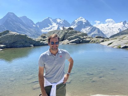 По стъпките на Федерер: "Лудият" фен, който откри любимите места на Роджър и го срещна в Швейцария