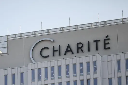 В Берлин спират имунизациите с AstraZeneca при хора под 60 г.