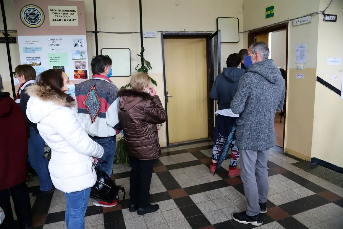 Гласуване с чужди лични карти, агитация и купуване на гласове - сигналите за нарушения започнаха