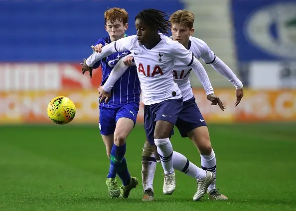 Забраняват на децата в Англия да играят с глава на тренировки по футбол