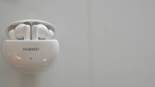 FreeBuds 4i на Huawei: Пълен баланс