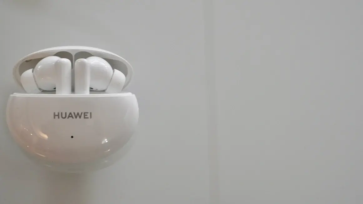 FreeBuds 4i на Huawei: Пълен баланс
