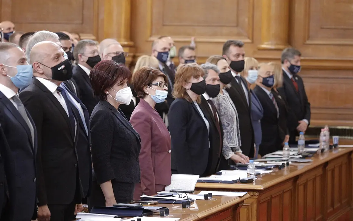 "Маркет линкс": Само 1% е преднината на ГЕРБ пред "Има такъв народ"