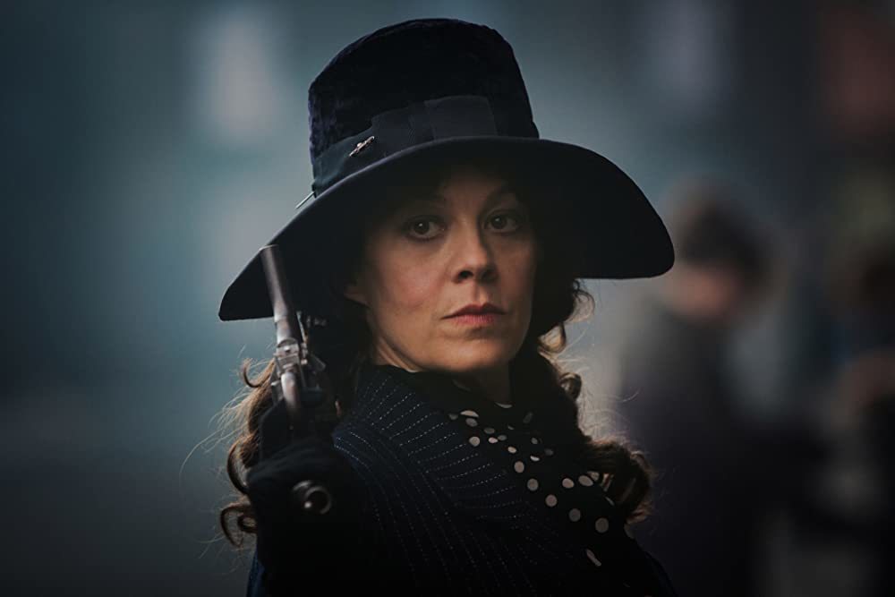 <p><strong>Peaky Blinders (2013- )</strong></p>
<p>Отличната британска драма за гангстерската фамилия Шелби нямаше да бъде същата без ключовата роля на Хелън Маккрори като Поли Грей, лелята на Томас Шелби - силната жена начело на семейството и доверен съветник, през чиито очи преминават всички сметки и тежки решения, свързани с Peaky Blinders. </p>