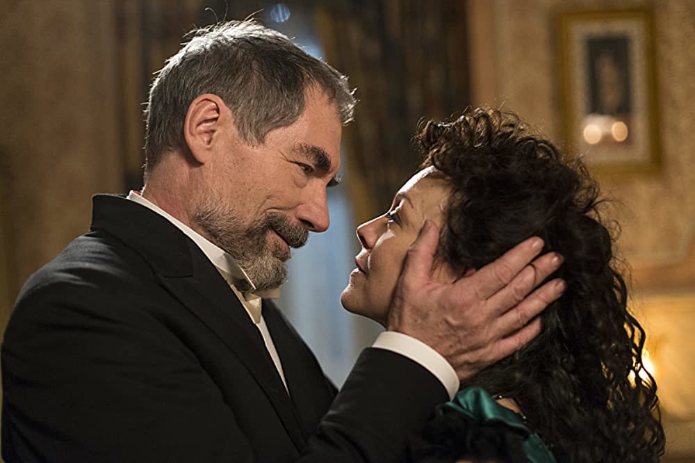 <p><strong>Penny Dreadful (2014-2015)</strong></p>
<p>Хелън Маккрори играеше и в първите сезони на хорър сериала, в който влиза в образа на медиума Евелин Пул - жена със силни окултистки способности, която се превръща в основния противник на героинята на Ева Грийн.</p>
