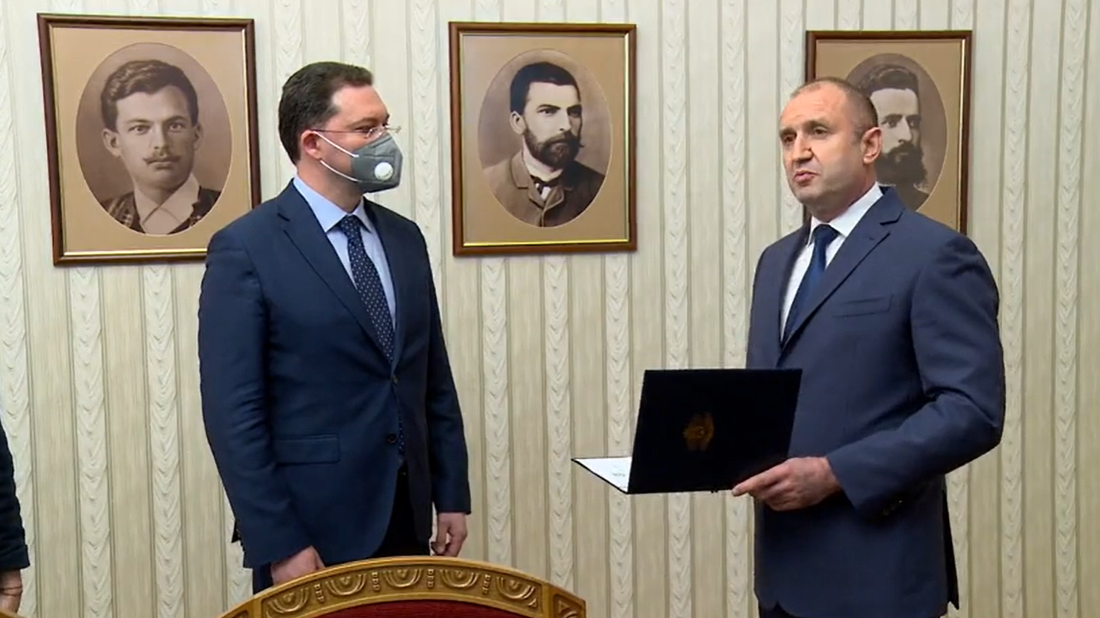 Митов: Радев казва на едни, че е прозападен, на други - че е проруски, а отделно намигва към Дубай