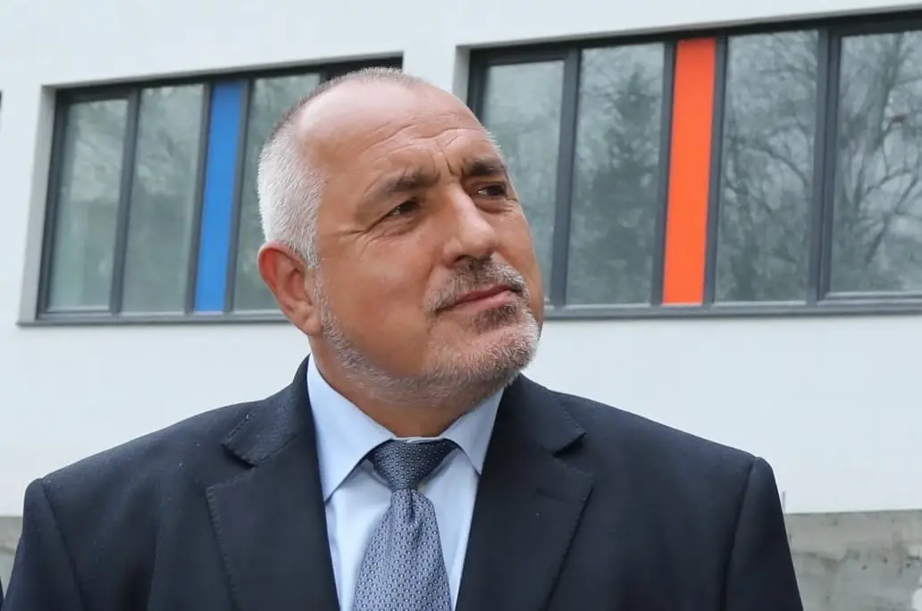 Оставката "на дюшеци"