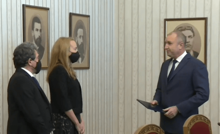 Антоанета Стефанова от ИТН върна втория мандат на Румен Радев