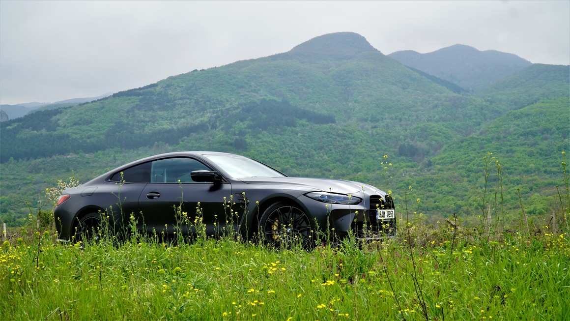 <p>BMW M4 Competition - 400 километра по-късно през различни пътни условия. <br>
<br>
М4 Competition притежава изключителна динамика и независимо дали сте в завоите на Подбалканския път или на магистрала, тази кола ви кара да се чувствате не просто като на състезание, но и че сте неизменно пръв.</p>