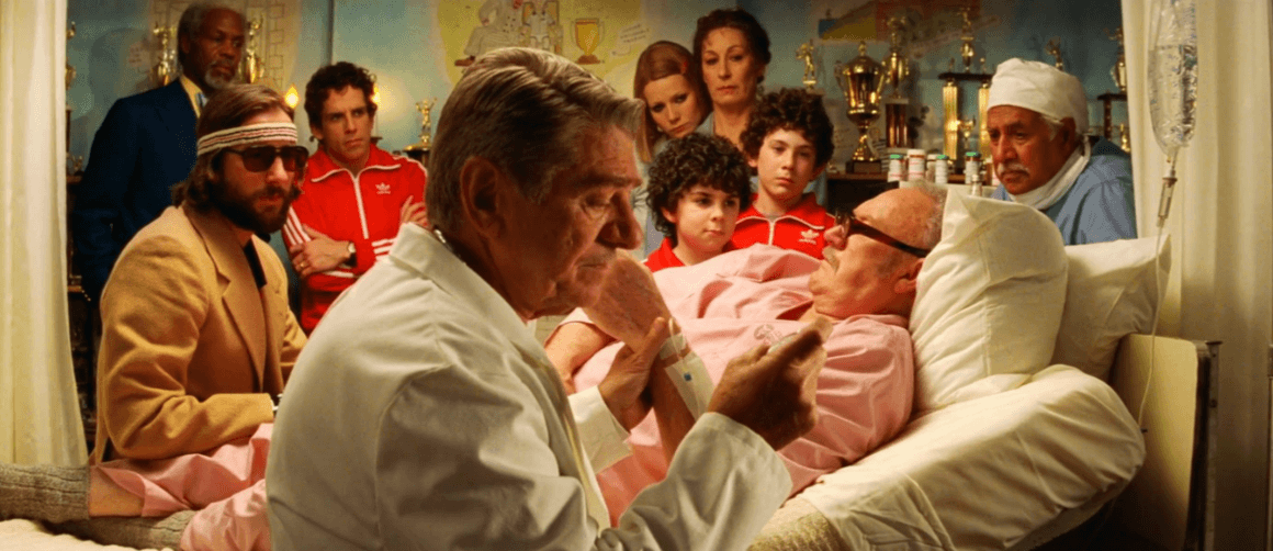 <p><strong>The Royal Tenenbaums (2001)</strong></p>
<p>Час, Марго и Ричи са порасналите деца на богатото, отдавна разделено семейство Тененбаум от Ню Йорк. Всеки от тях е невероятно талантлив и е успял да спечели ранно признание в кариерата си - в бизнеса, драматургията и тениса. И тримата обаче се намират в етап от живота си, в който сякаш всичко се обърква по трагичен начин.</p>
<p>Поредицата от неочаквани развръзки се задвижва, когато счетоводителят на майка им решава да й предложи брак, а тя, на свой ред, го моли за търпение, докато се разведе с отдавна отчуждения си съпруг Роял. С това започва да се разплита и цялата сложна плетеница от неизказани и потискани отношения във фамилията. В главните роли тук ще видим Джийн Хекман и Анджелика Хюстън, Бен Стилър, Гуинет Полтроу, Оуен и Люк Уилсън, Бил Мъри, Дани Глоувър, и др. </p>
