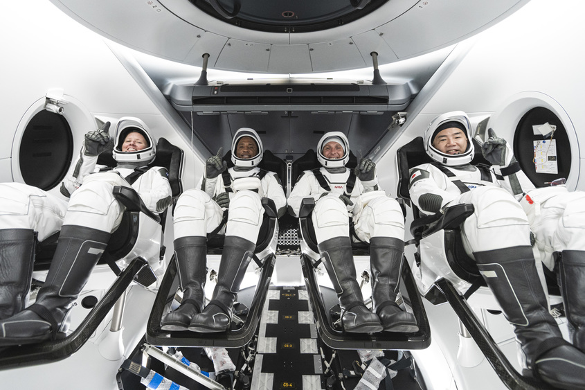 Успешен край на рекордна мисия на SpaceX и NASA