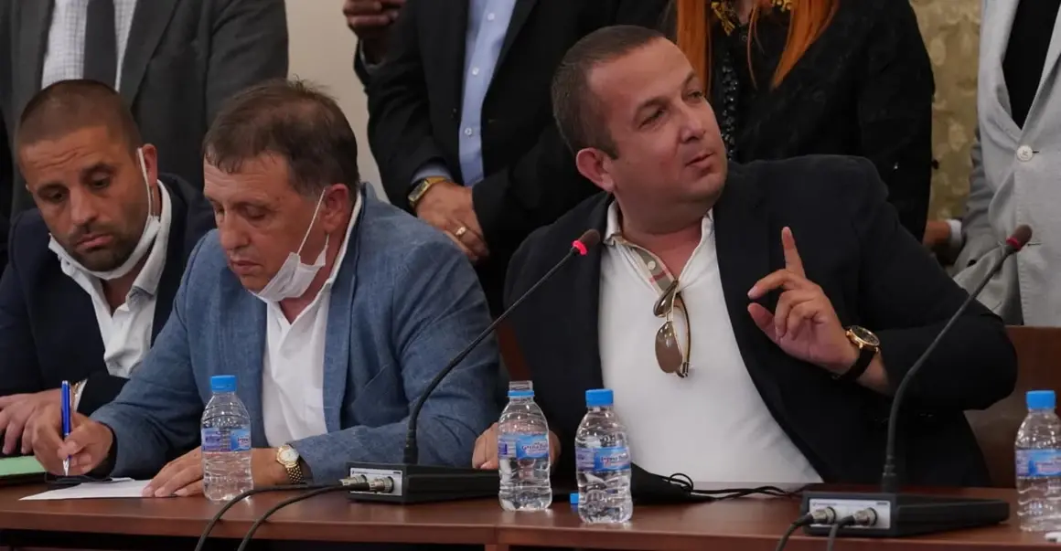 Полиция нахлу в имоти на Светослав Илчовски. Открити са редица защитени животни