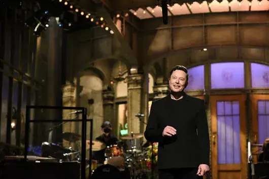Мъск призна, че страда от форма на аутизъм в дебюта си като водещ на Saturday Night Live