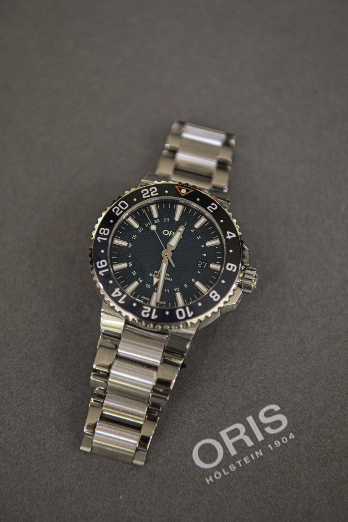 <p>За мъжете, които гледат на часовниците като на бижута, интересен ще е Oris Whale Shark Limited Edition.</p>

<p>Той има 25 камъка на механизма. Стъклото е сапфир, подсилено от двете страни с антирефлексно покритие</p>

<p>  </p>
