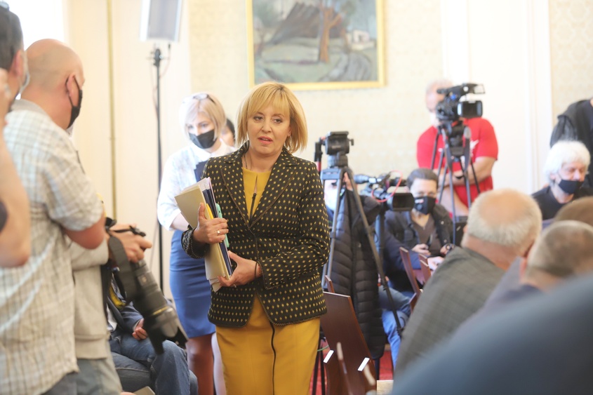 Манолова ще даде "добра оценка" на служебните министри, ако продължат с ревизията на ГЕРБ