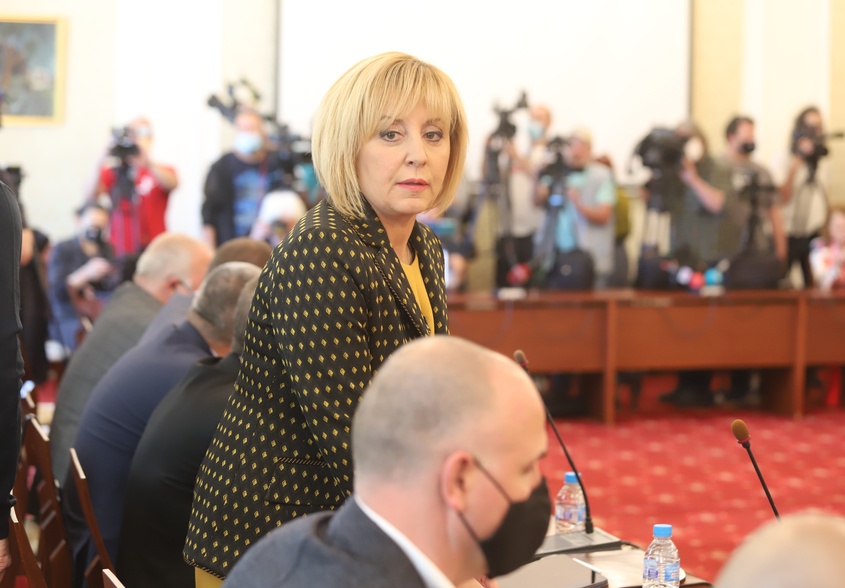 Манолова атакува МРРБ, че не продължава ревизията ѝ в АПИ: Целта е следите да бъдат заметени