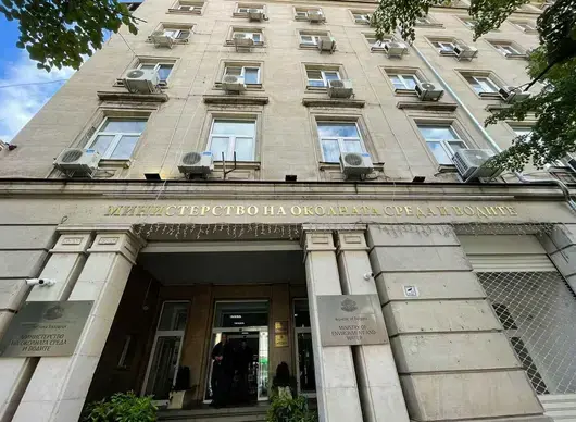 Протести на държавни служители затварят кръстовища в София и Благоевград