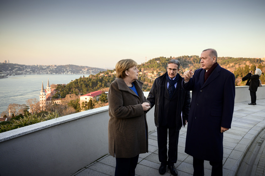 Ердоган и Меркел разговаряха по телефона, лидерите на ЕС пристигат в Гърция