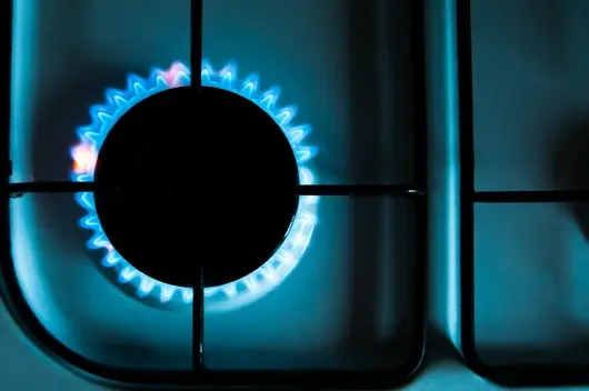Цената на природния газ за България ще падне с 40%