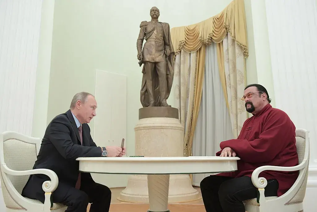 Добрият приятел на Путин Стивън Сегал влезе в политиката с партия, лоялна на Кремъл