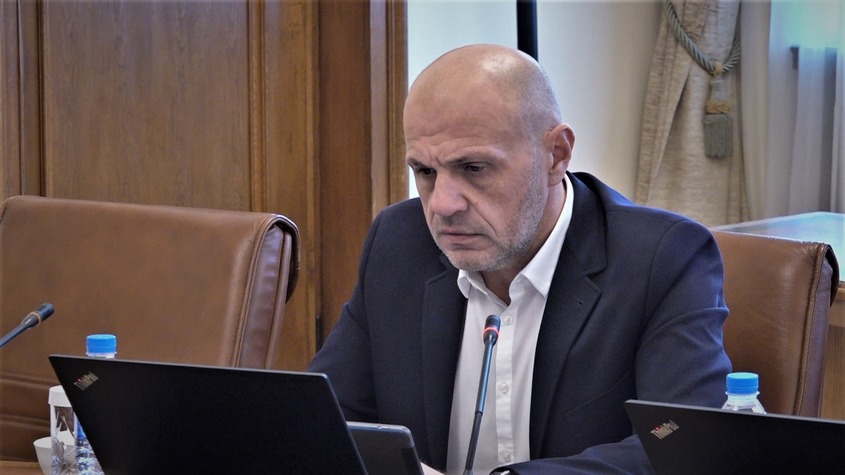 Томислав Дончев се похвали с "отворените" поръчки по еврофондовете, но проектите се оказаха кодирани