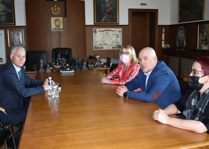 Гешев покани Рашков на работна среща, правителството предупреди за "война на институциите" (допълнена)